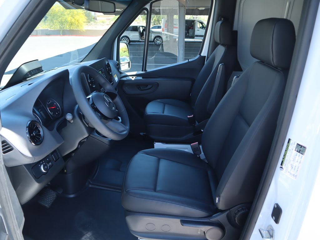 Thumbnail: 2025 Mercedes-Benz Sprinter - 18