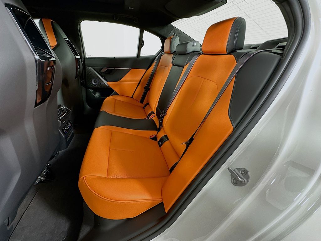 Thumbnail: 2026 BMW M5 - 17