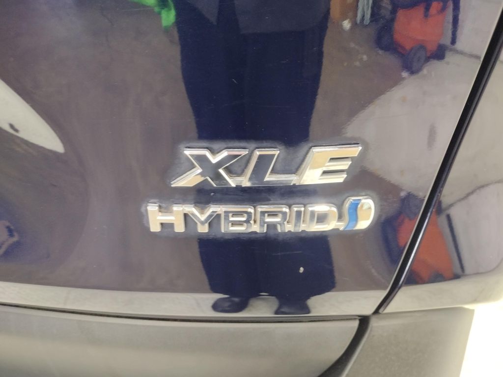 2019 Toyota RAV4 Hybrid XLE