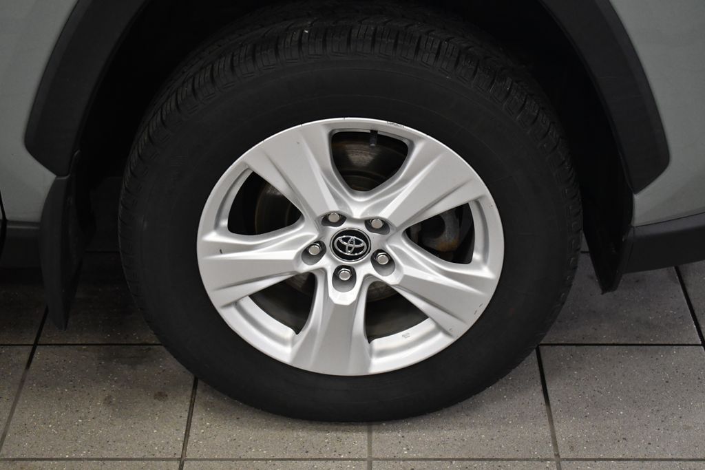 Thumbnail: 2021 Toyota RAV4 - 12