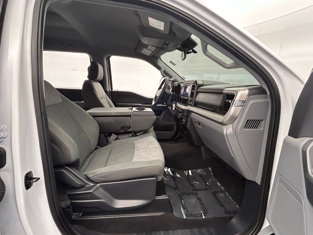 Used 2024 Oxford White Ford XLT image 9