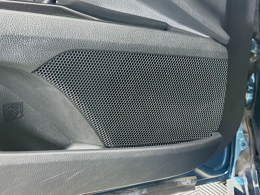 Thumbnail: 2025 Toyota Camry - 18