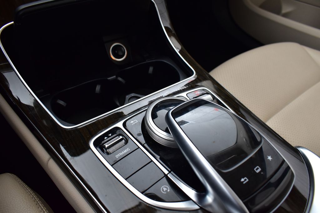 Thumbnail: 2016 Mercedes-Benz C-Class - 24