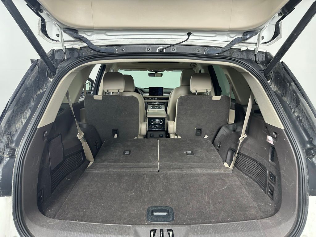 Thumbnail: 2022 Lincoln Aviator - 28