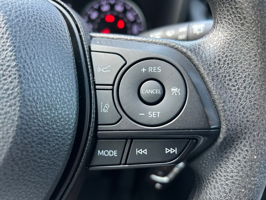 2022 Toyota RAV4 LE 23