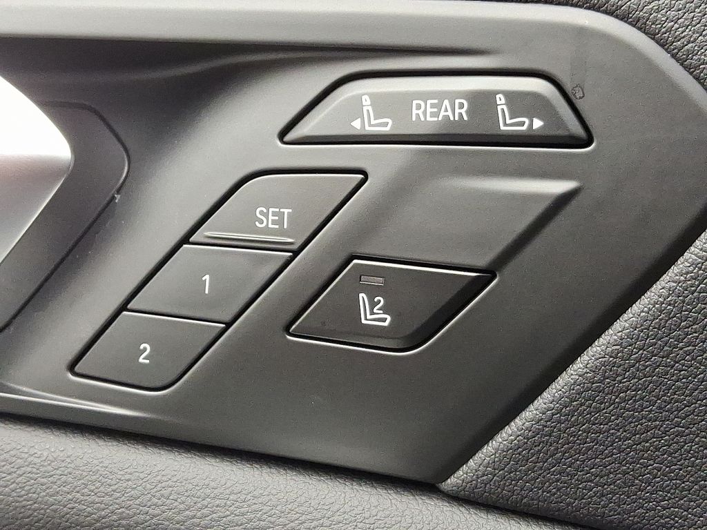 Thumbnail: 2021 BMW X7 - 31