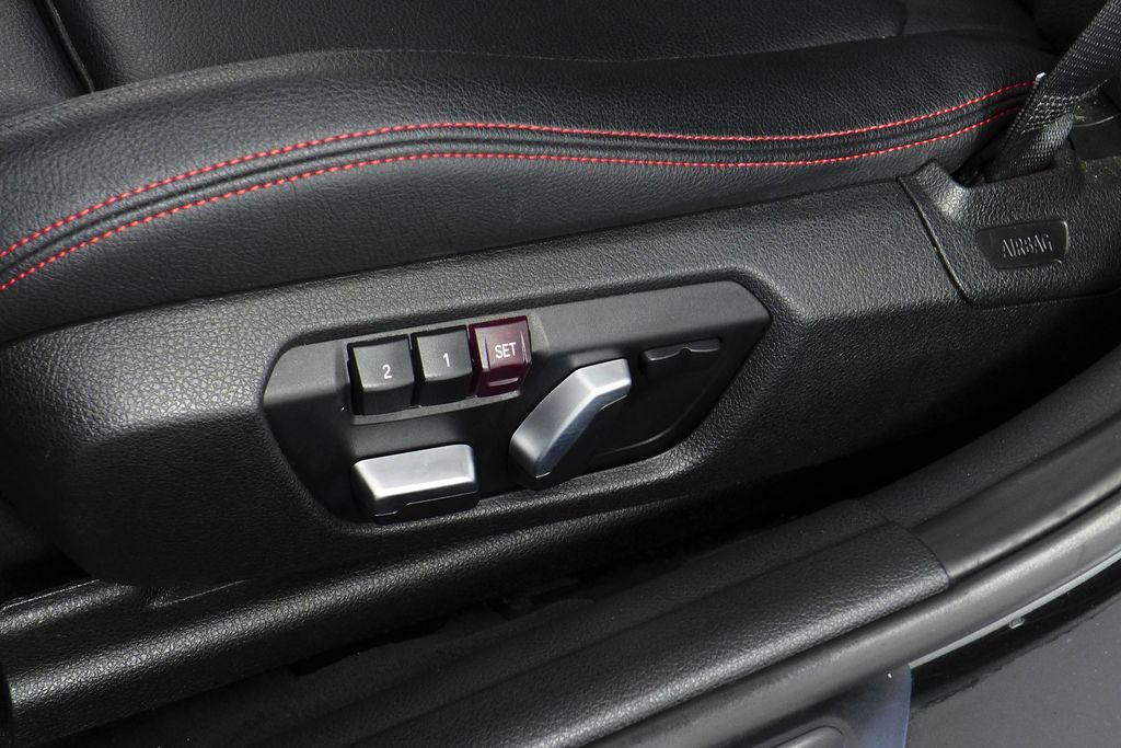 Thumbnail: 2016 BMW 3 Series - 23