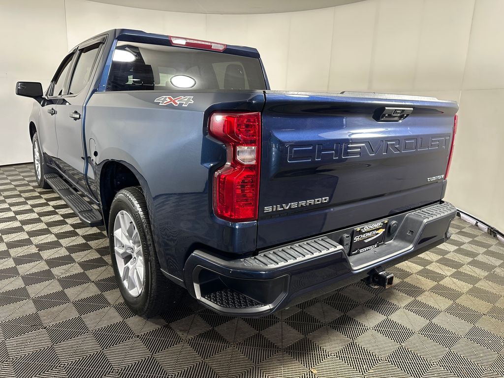 View vehicle photo 3