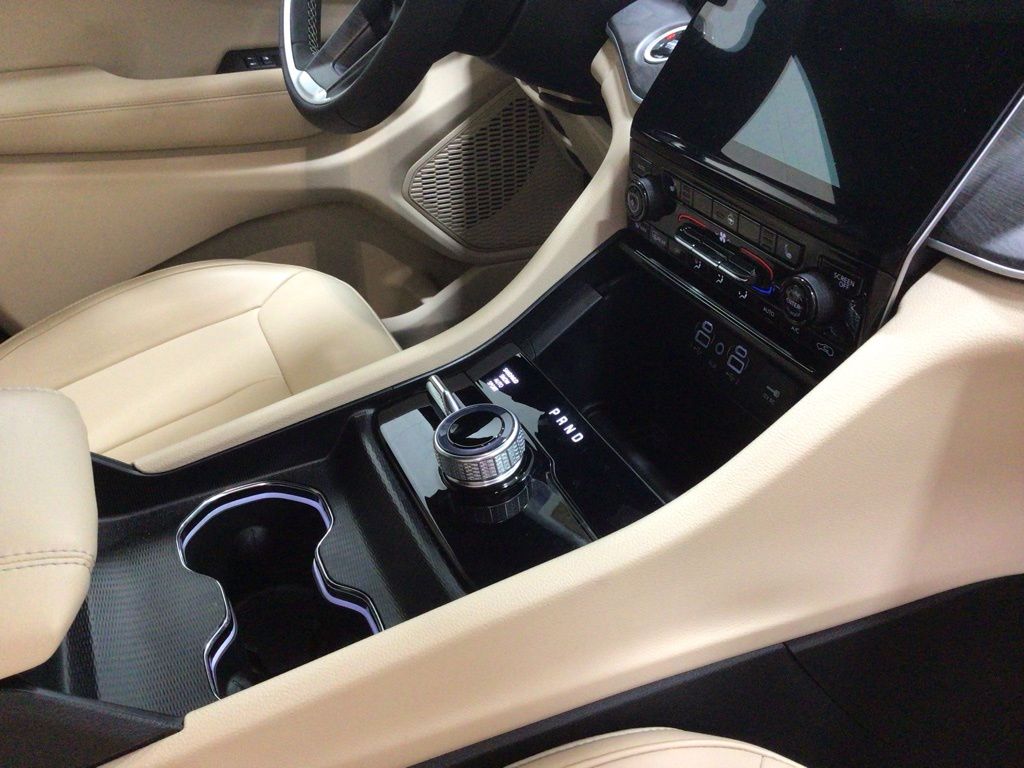 Used 2025 Jeep Grand Cherokee SUV