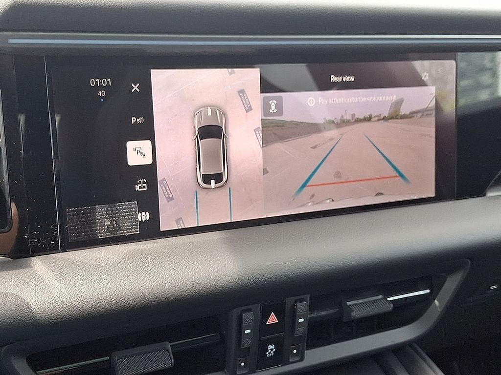 Thumbnail: 2025 Porsche Macan - 20