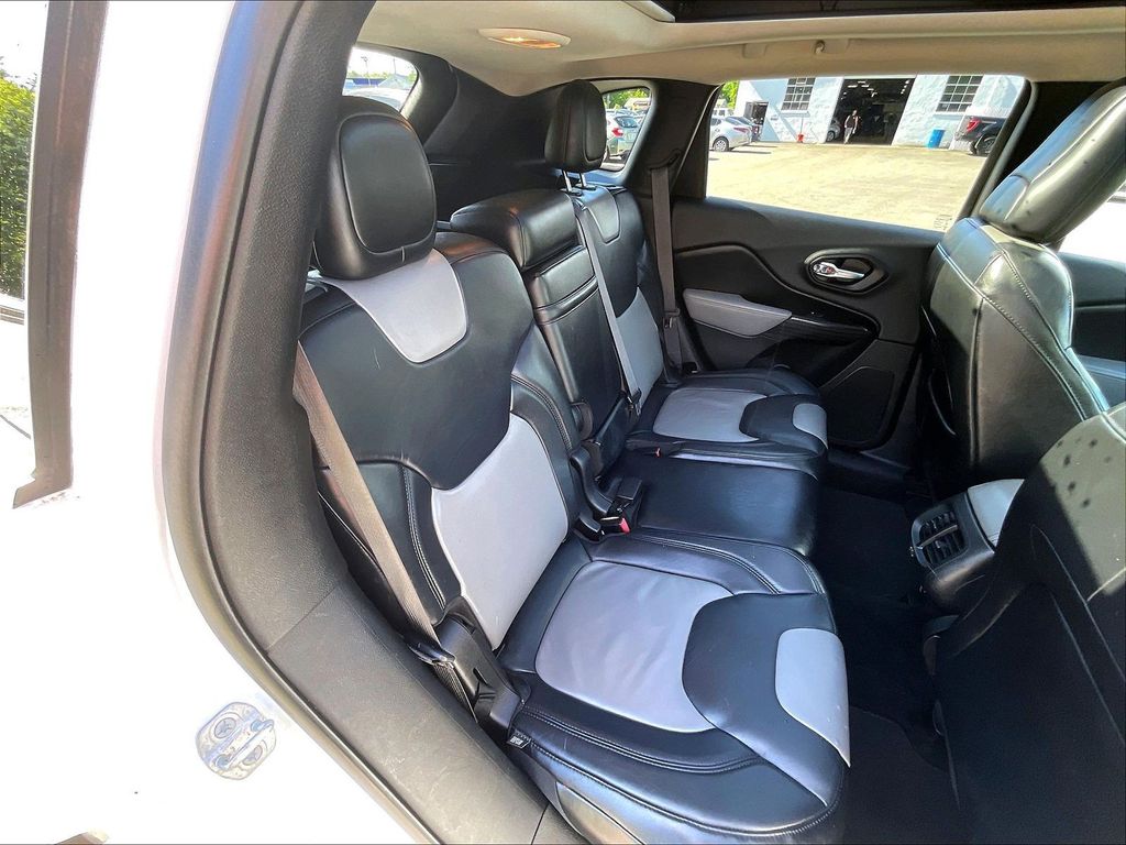 2014 Jeep Cherokee — photo 19