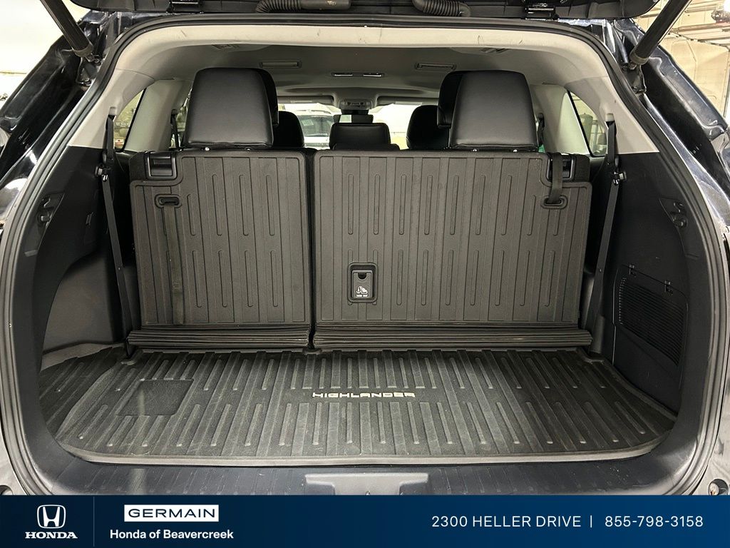 Used 2020 Black Toyota XLE image 30