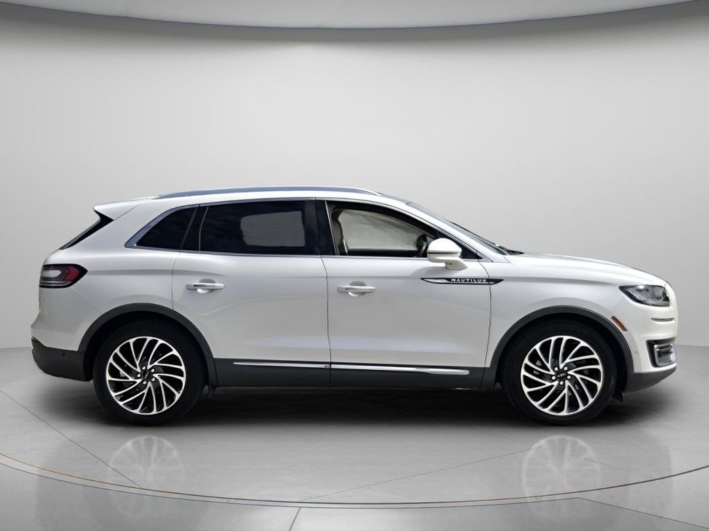 2019 Lincoln Nautilus - $15,475