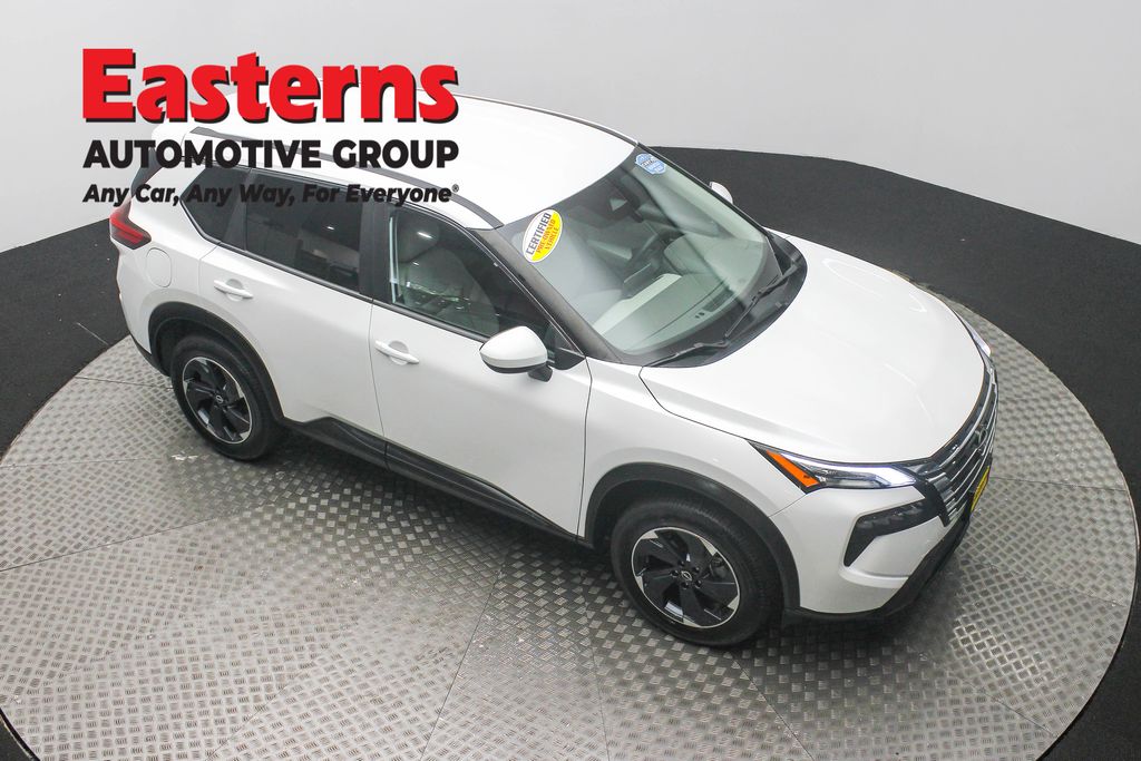 Used 2024 White Nissan SV image 3