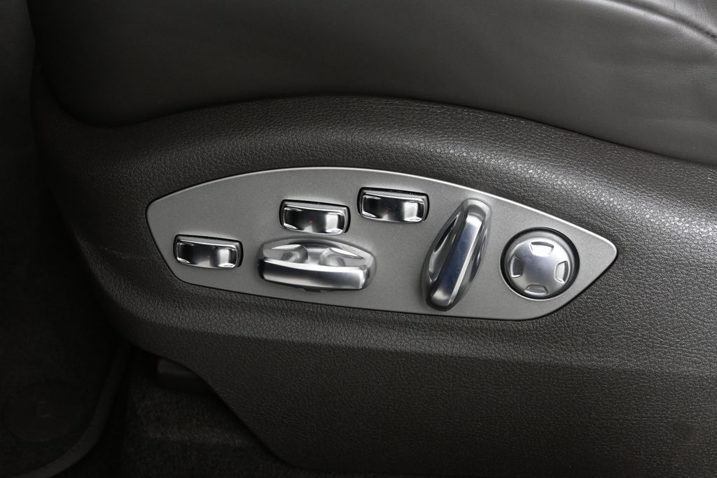 Thumbnail: 2025 Porsche Macan - 28