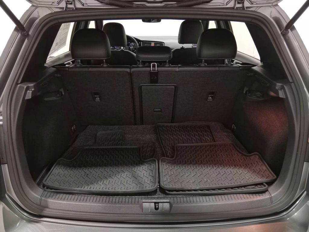 2019 Volkswagen Golf R 2.0T w/DCC & Navigation