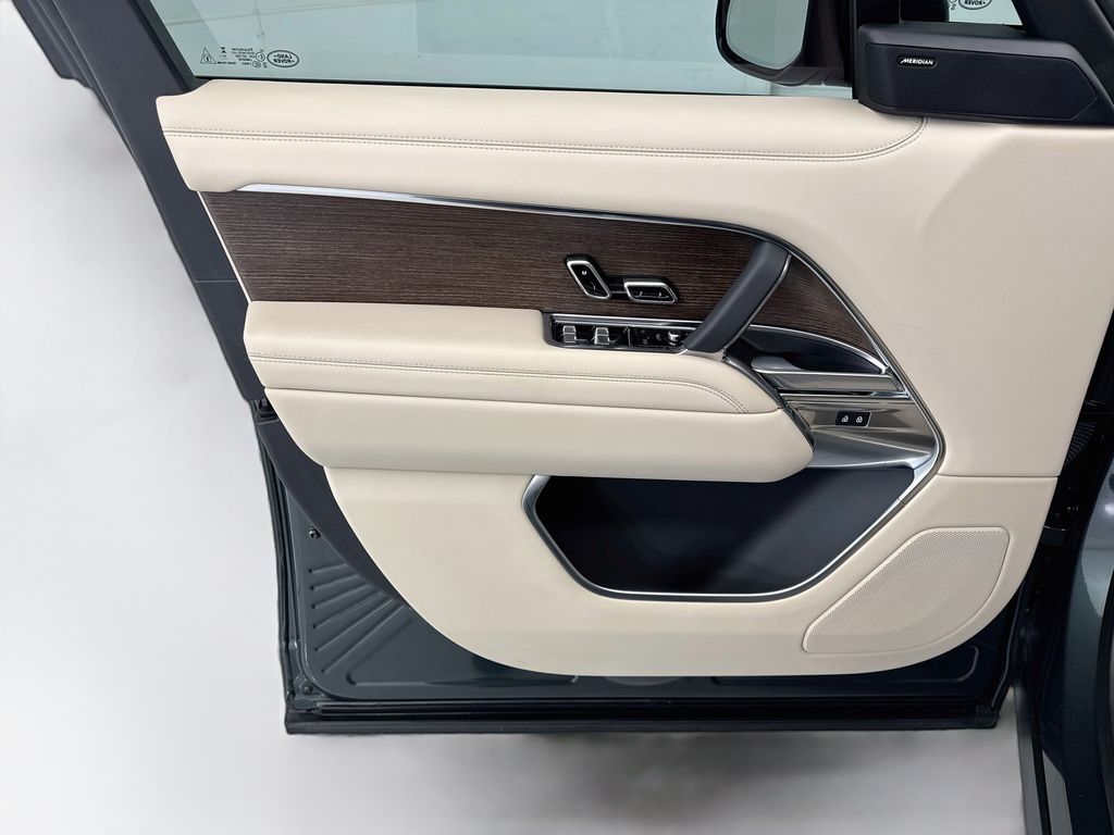 Thumbnail: 2024 Land Rover Range Rover - 23