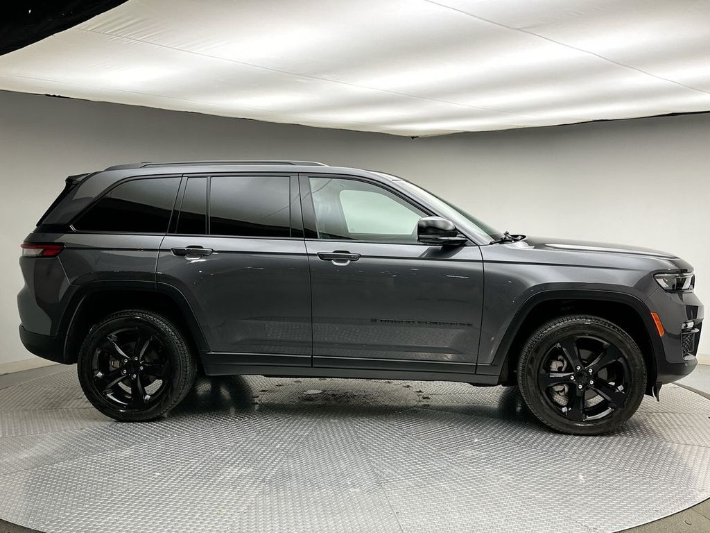 Thumbnail: 2024 Jeep Grand Cherokee - 14