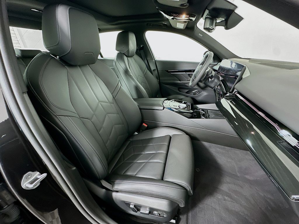 Thumbnail: 2025 BMW 5 Series - 29