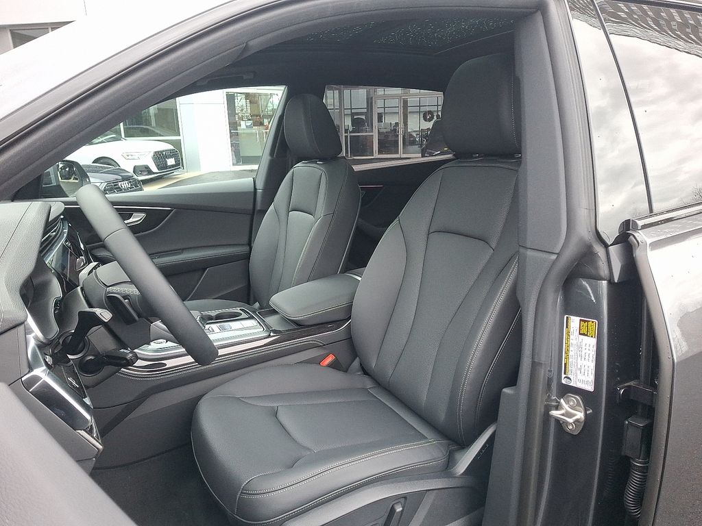 Thumbnail: 2026 Audi Q8 - 10