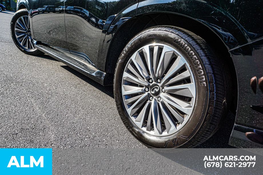 Used 2025 Black INFINITI LUXE image 16