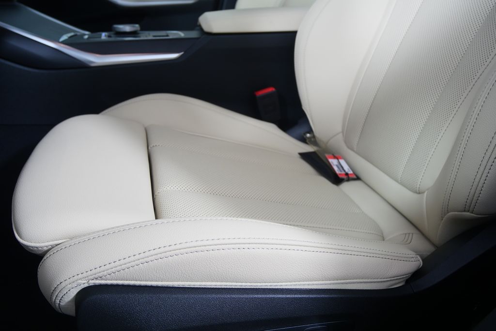 Thumbnail: 2026 BMW 3 Series - 10