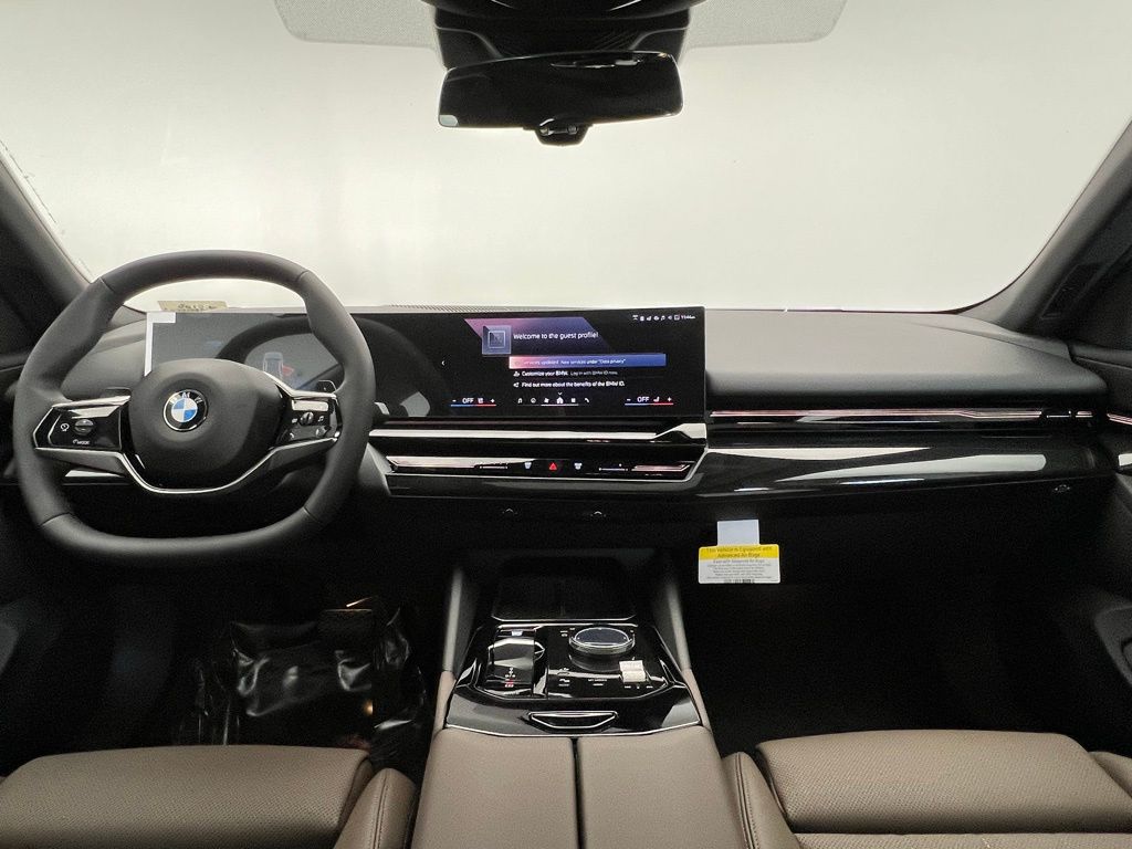 Thumbnail: 2026 BMW 5 Series - 10