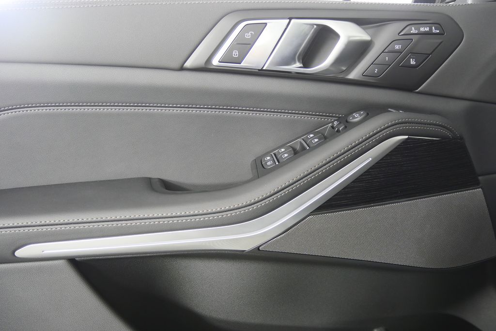 2026 BMW X7 xDrive40i 9