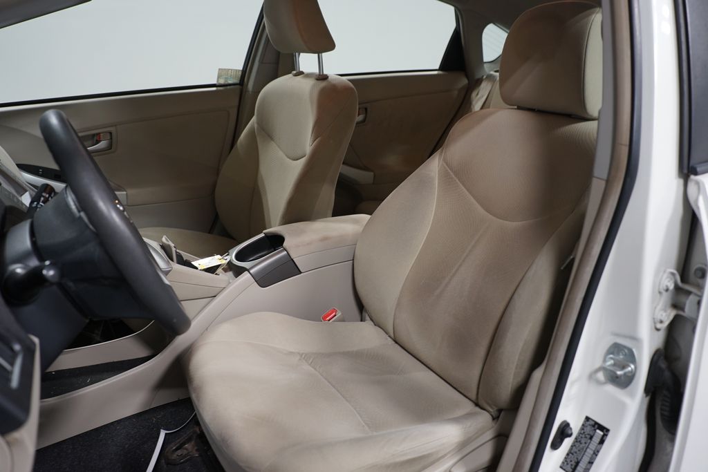 Thumbnail: 2015 Toyota Prius - 6