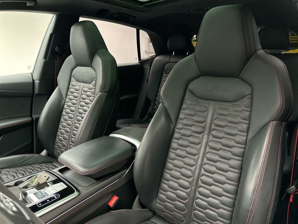 Thumbnail: 2023 Audi RS Q8 - 22