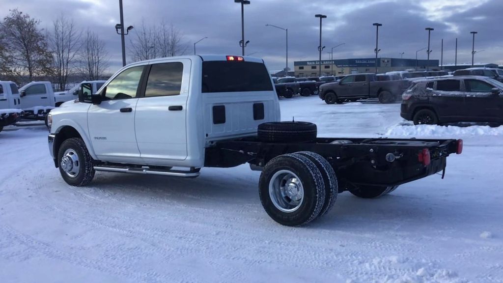 2024 RAM 3500 Chassis SLT - Photo 6