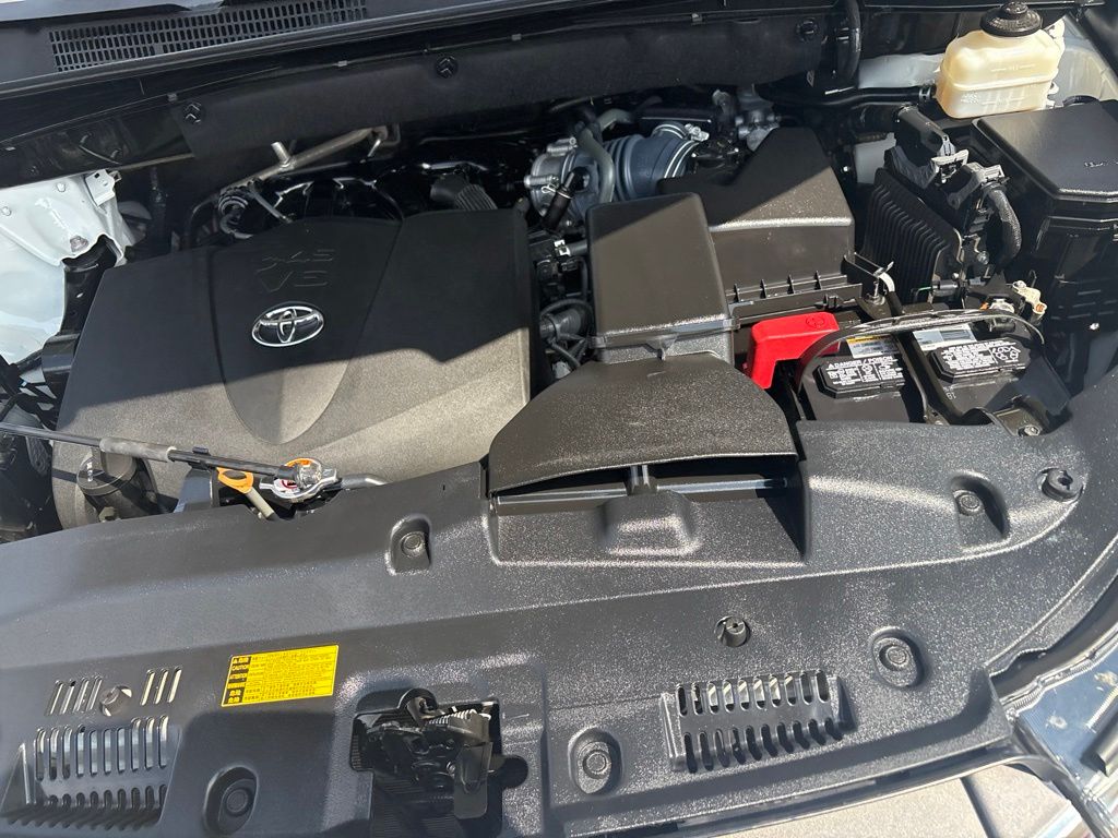 Thumbnail: 2019 Toyota Highlander - 11