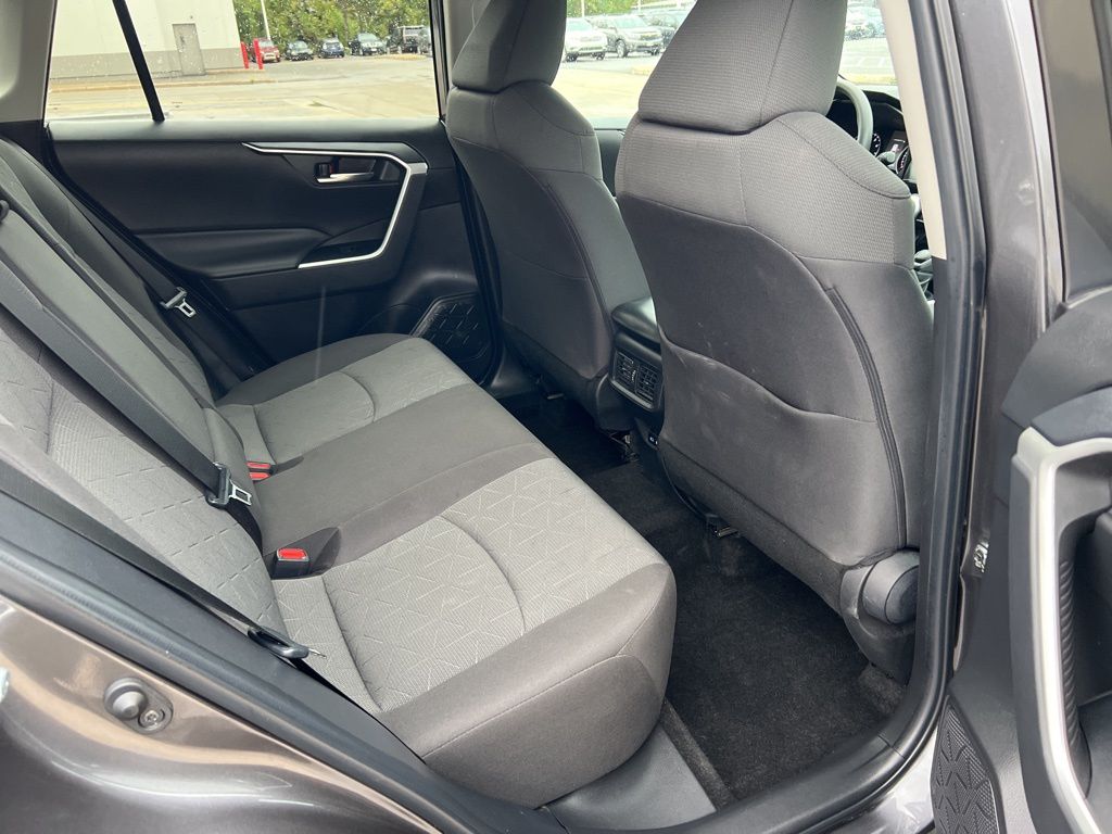 Thumbnail: 2022 Toyota RAV4 - 21