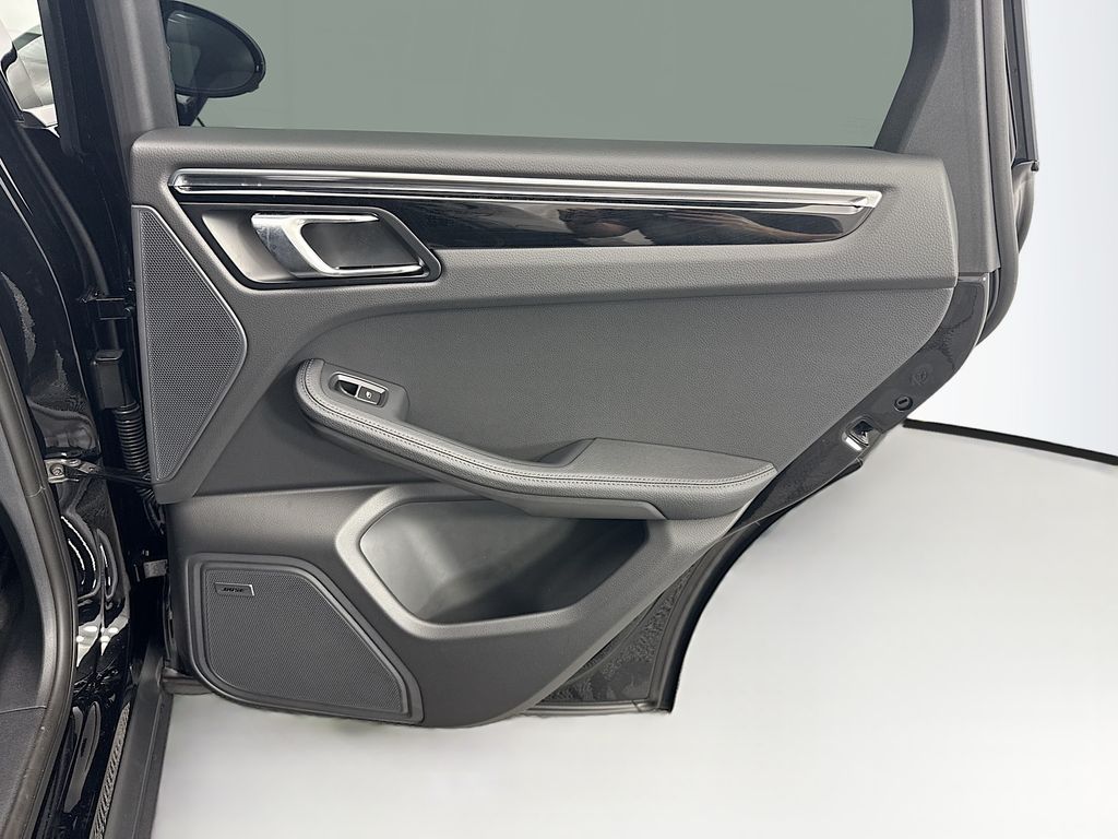 Thumbnail: 2026 Porsche Macan - 28
