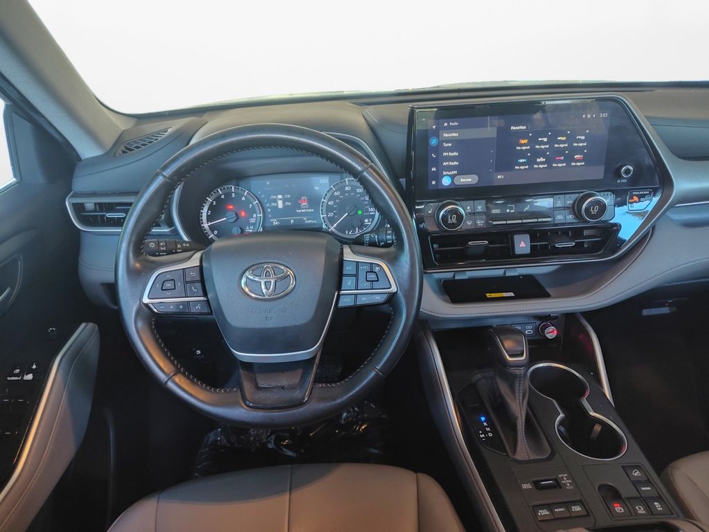 Used Car 2023 Toyota Highlander  Xle For Sale Under $35,000 In Austin, Texas