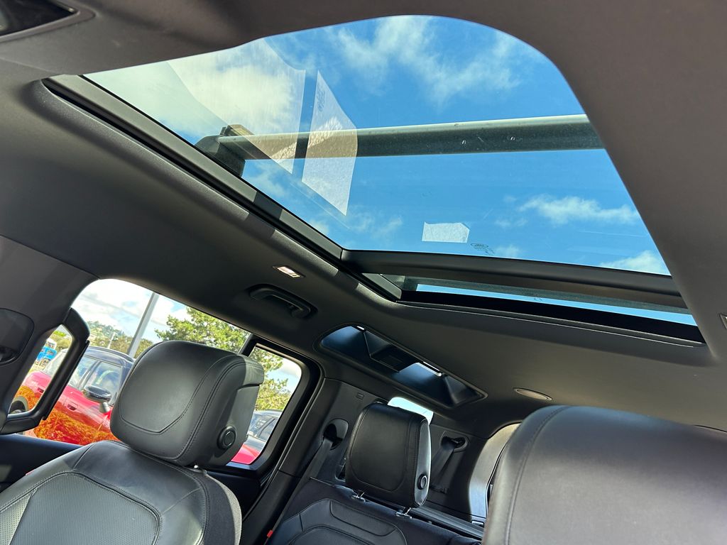 Thumbnail: 2023 Land Rover Defender - 16