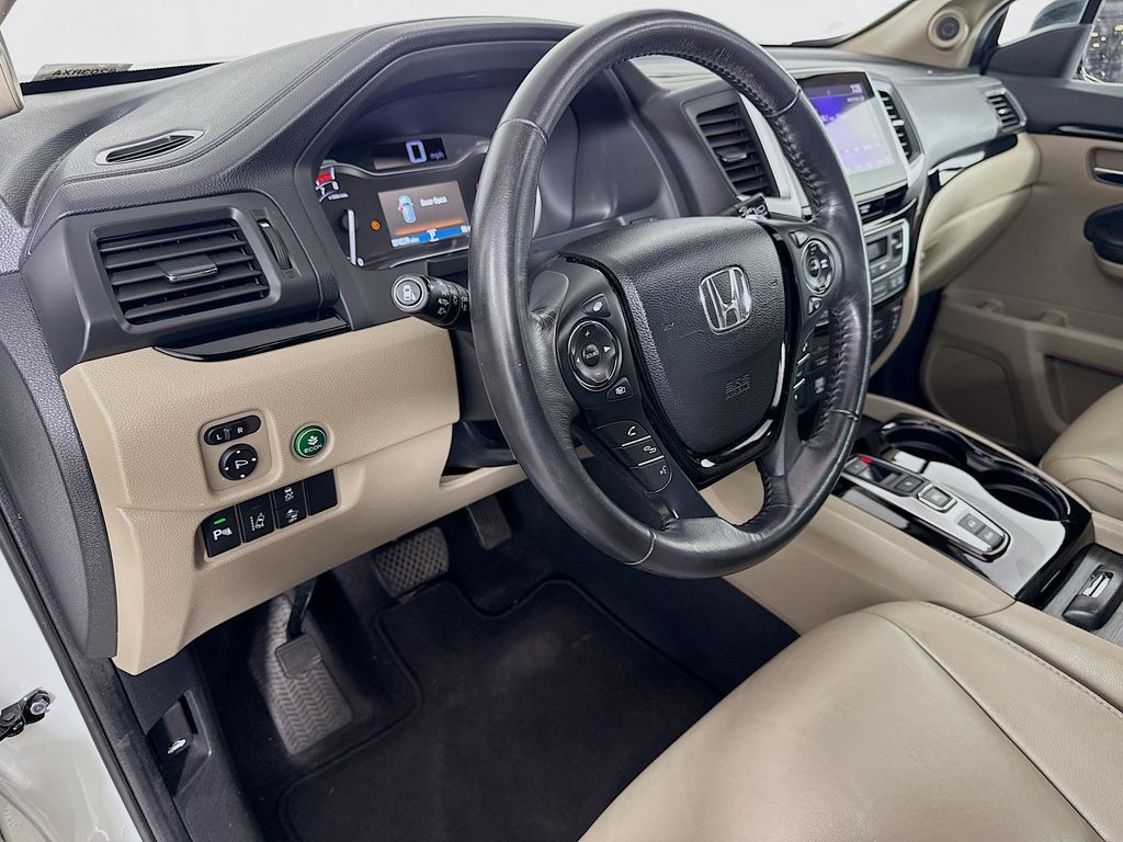 Thumbnail: 2017 Honda Pilot - 9