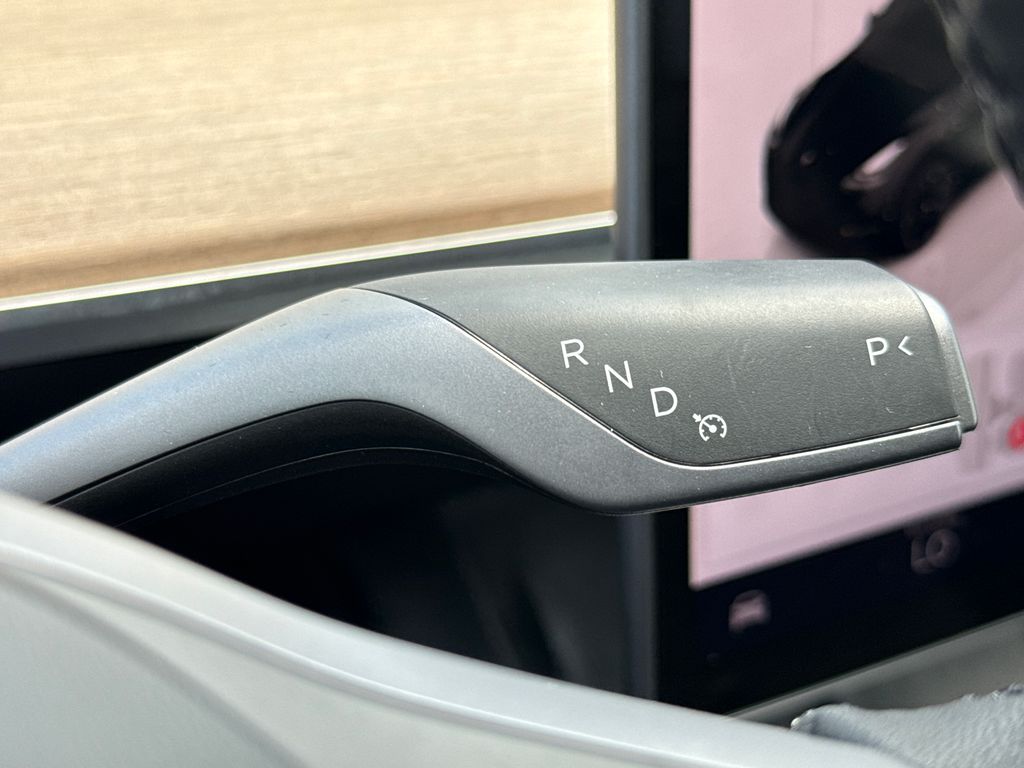 Used 2023  Tesla Standard Range image 21