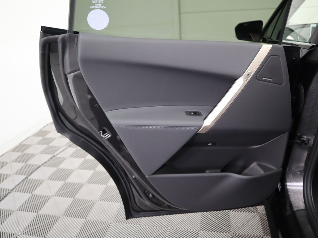2025 BMW iX xDrive50 27
