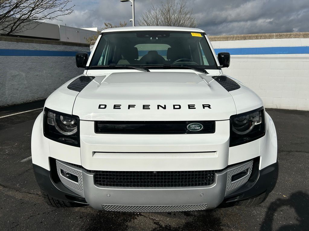 2024 Land Rover Defender 110 8