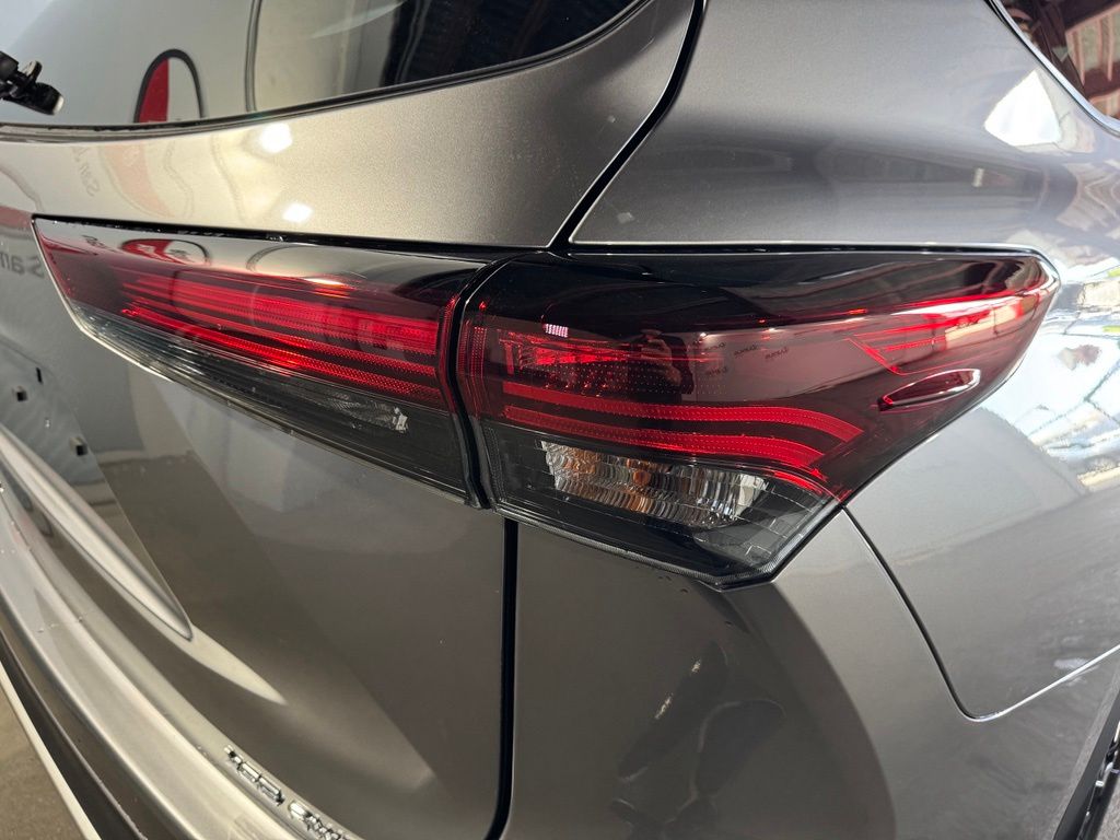 Thumbnail: 2026 Toyota Highlander - 18