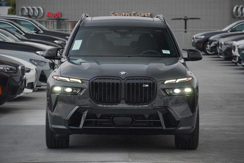 2025 BMW X7 M60i 2