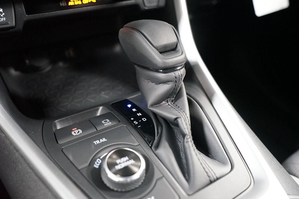 Thumbnail: 2025 Toyota RAV4 - 21