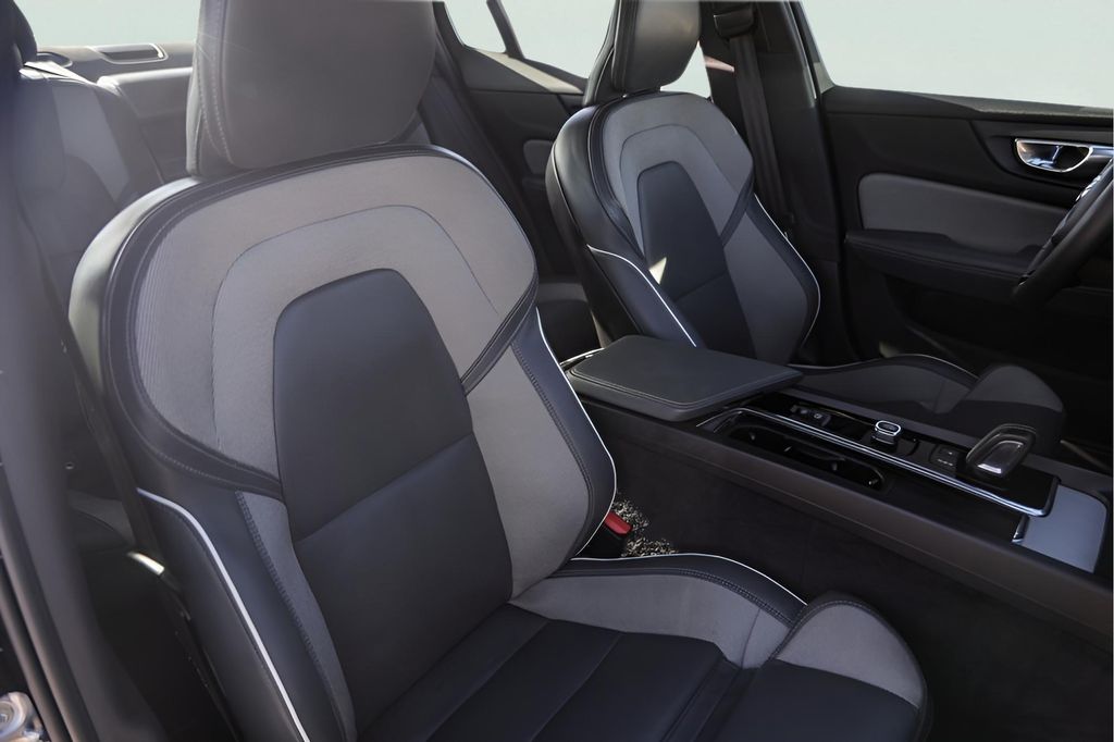 Used Car 2022 Volvo S60  B5 R-design For Sale Under $25,000 In Austin, Texas