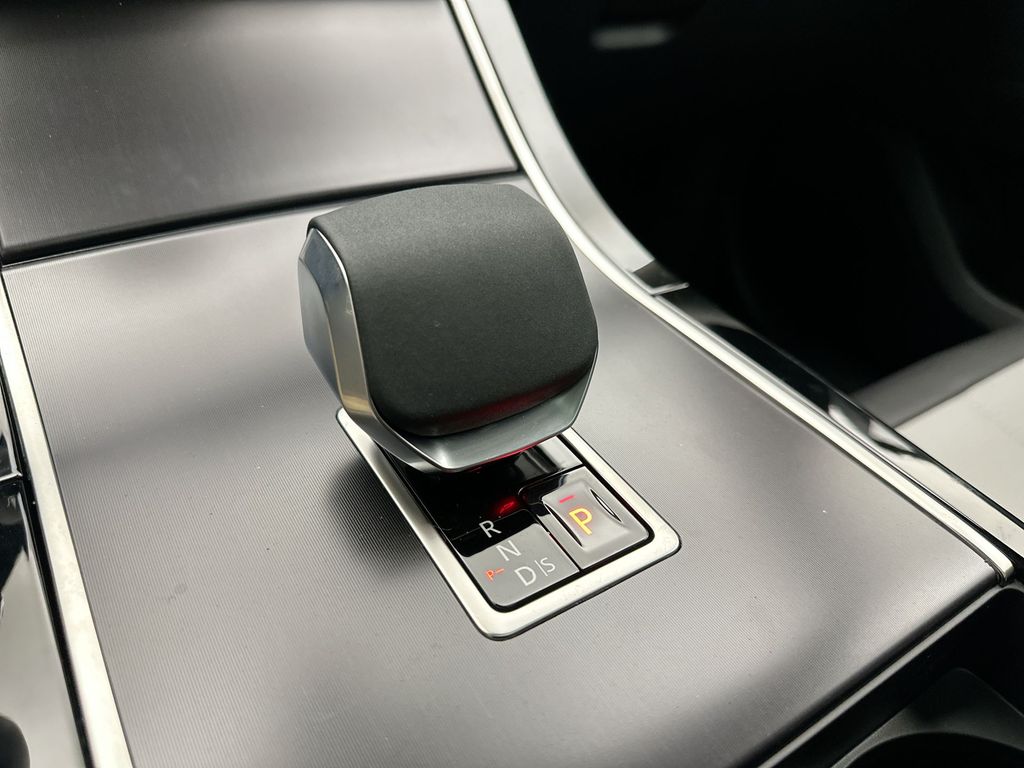 Thumbnail: 2026 Land Rover Range Rover Velar - 20