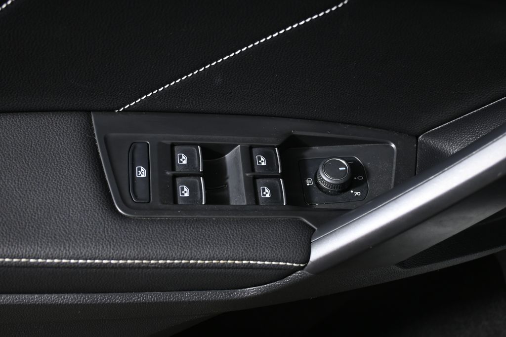 Thumbnail: 2023 Volkswagen Tiguan - 31