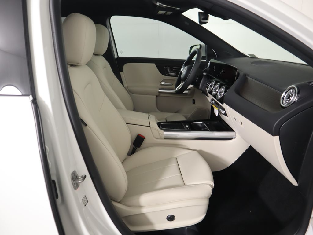 Thumbnail: 2026 Mercedes-Benz GLA - 21