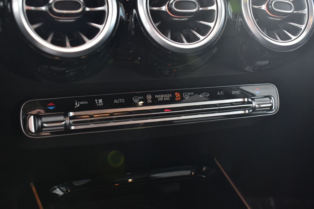 Thumbnail: 2025 Mercedes-Benz GLB - 20