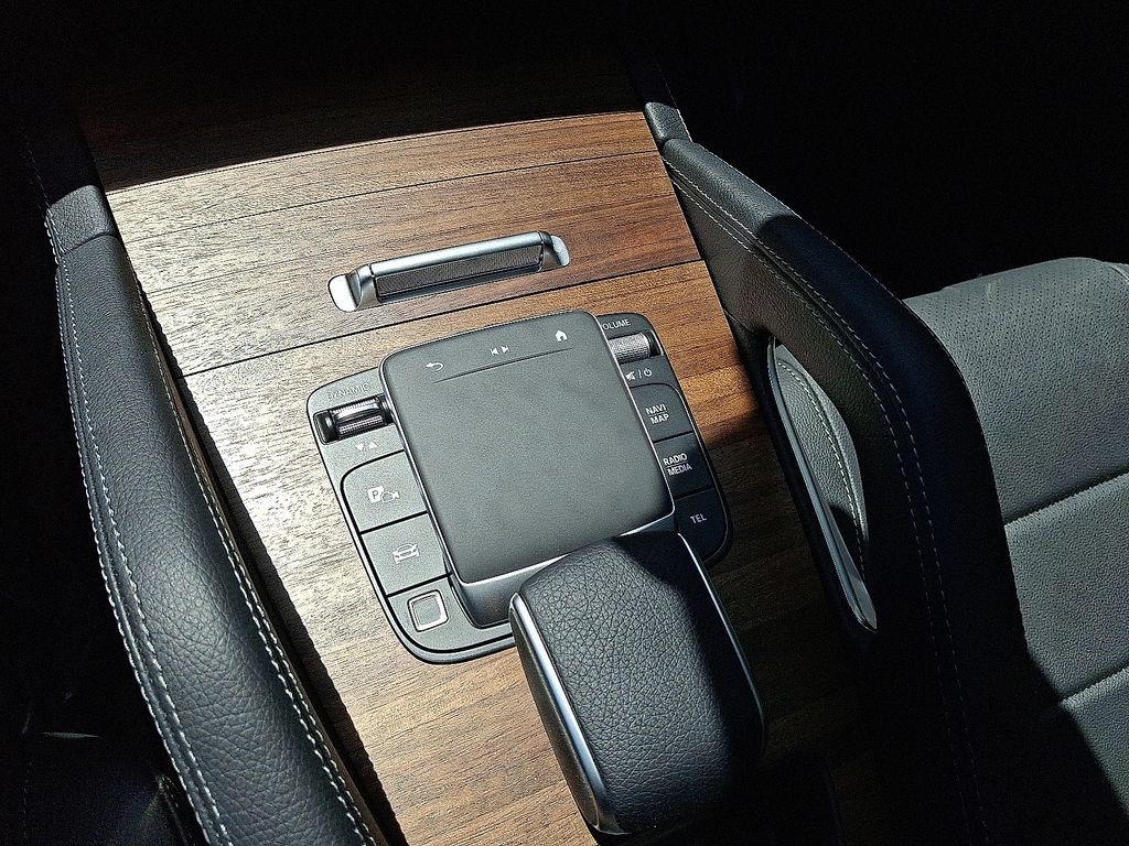 Thumbnail: 2026 Mercedes-Benz GLE - 17