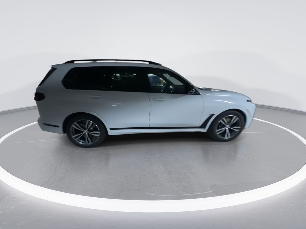 2025 BMW X7 M60i 9